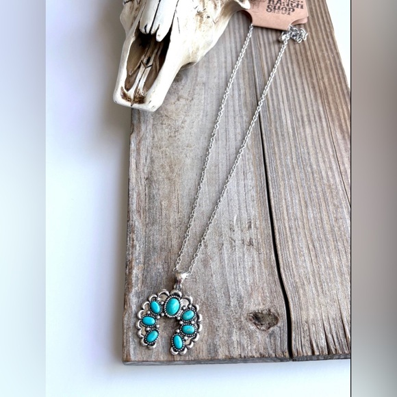 #385. Western Squash Blossom Stone Pendant Necklace - Picture 2 of 3